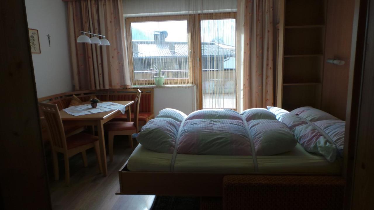 Sonnenappartement Mayrhofen Zimmer foto