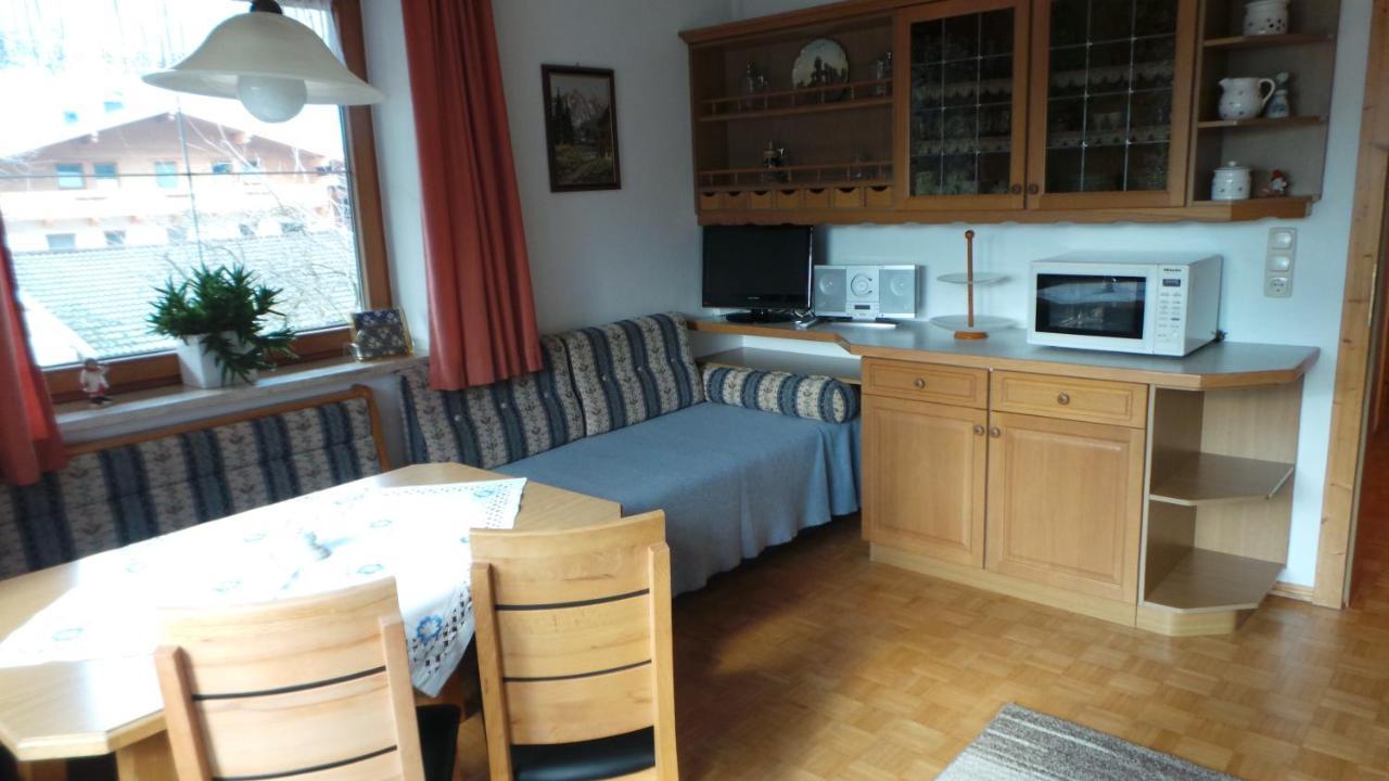 Sonnenappartement Mayrhofen Zimmer foto